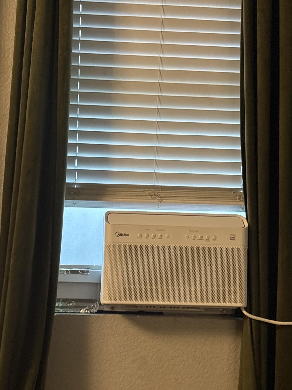 Midea 10,000 BTU U-Shaped Smart Inverter Window AC, Cools 450 Sq Ft, Ultra Quiet, Alexa/Google Compatible, 35% Energy Savings customer photo 2