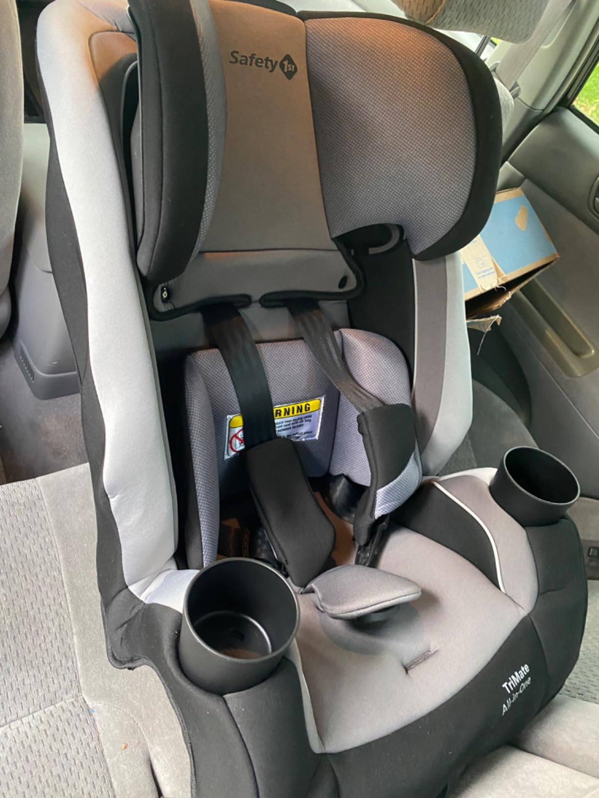 Safety 1st TriMate 3-in-1 Convertible Car Seat, Slim Fit, Infant to Big Kid Car Seat, Easy-Install Harness, Machine-Washable Cover, Dishwasher-Safe Cup Holders, 5-100 lbs, Sharkskin customer photo 2