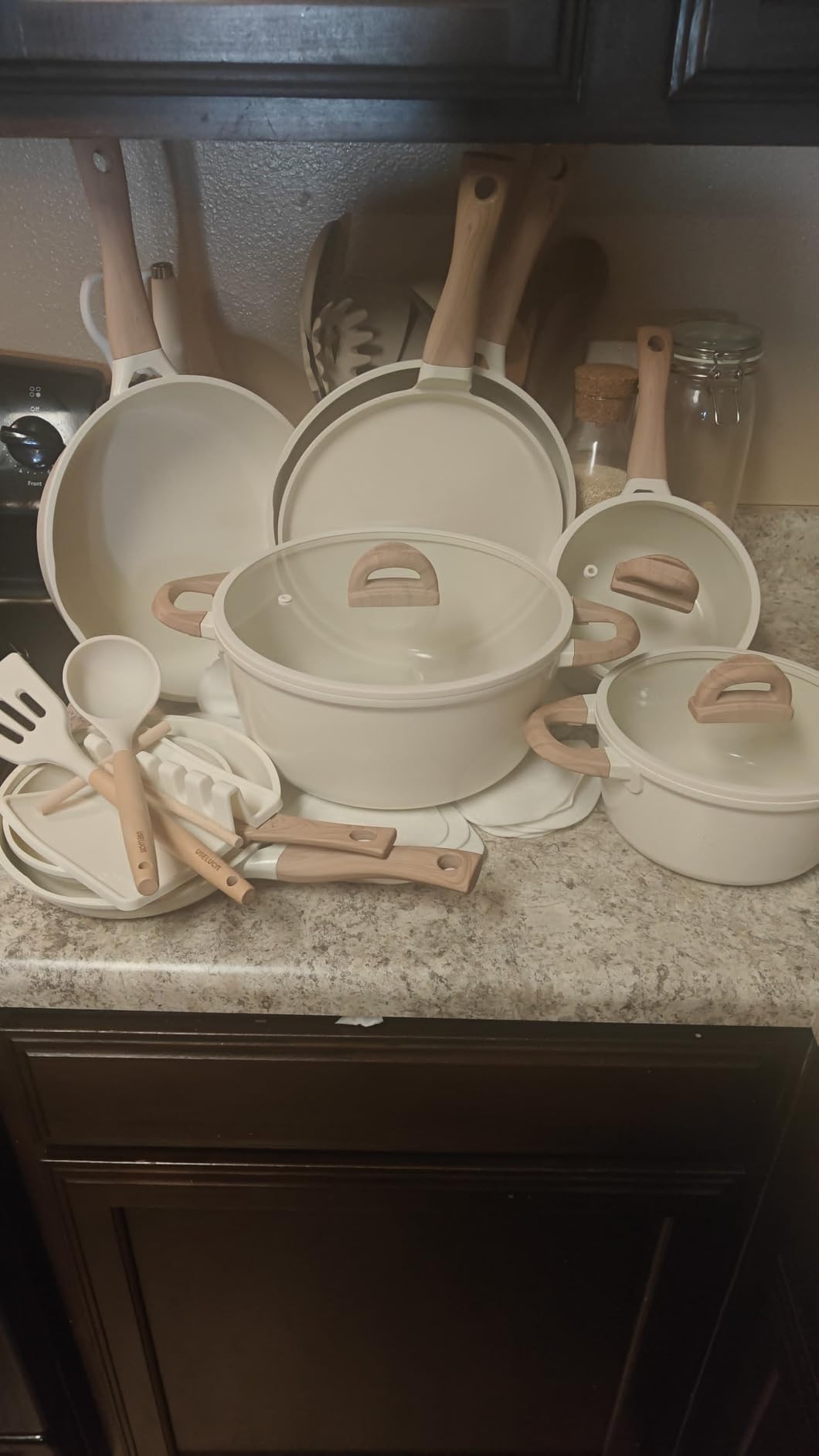 USELUCK 22-Piece Ceramic Cookware Set with Utensils, Pots and Pans Set customer photo 1