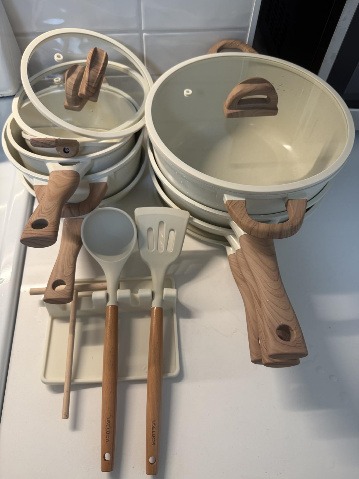 USELUCK 22-Piece Ceramic Cookware Set with Utensils, Pots and Pans Set customer photo 2