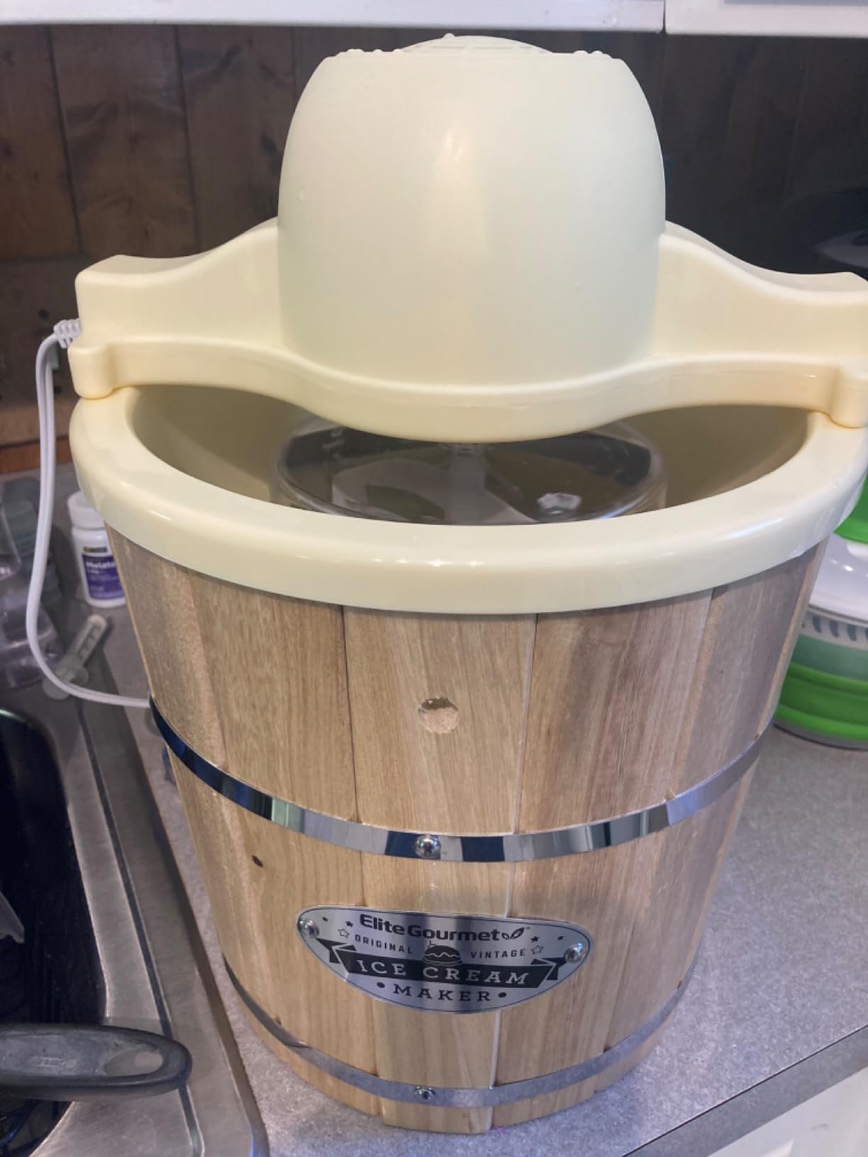 Elite Gourmet EIM949 6Qt Old Fashioned Walnut Wood Bucket Ice Cream Maker customer photo 1