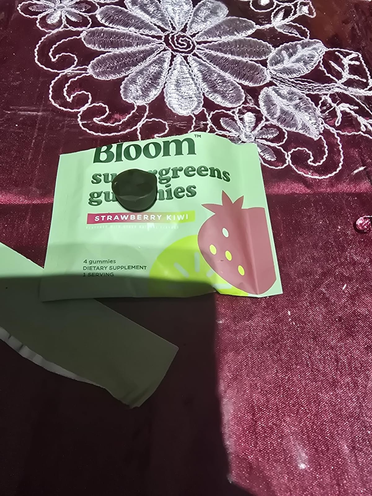 Bloom Nutrition Super Greens Gummies, Strawberry Kiwi, 12 Servings customer photo 1