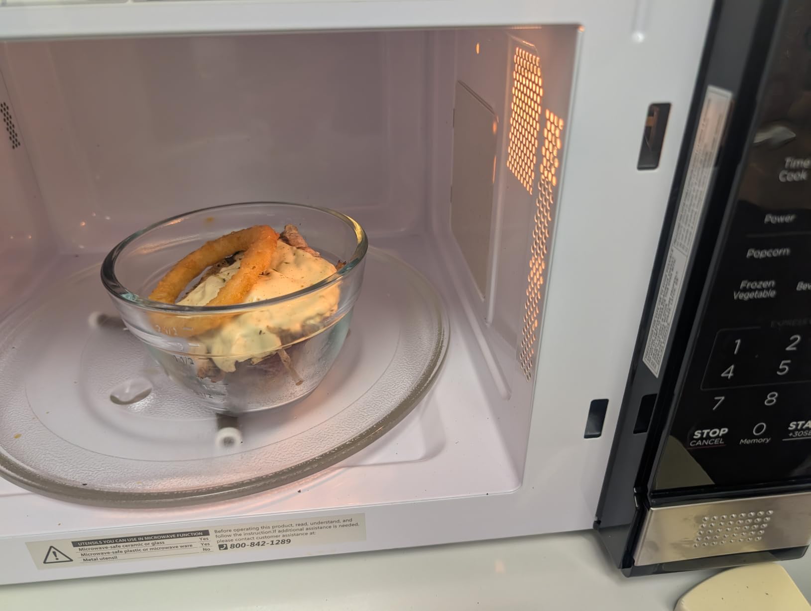 BLACK+DECKER Over-the-Range Microwave Oven with Air Fryer, 1.5 Cu.Ft, 900W customer photo 1