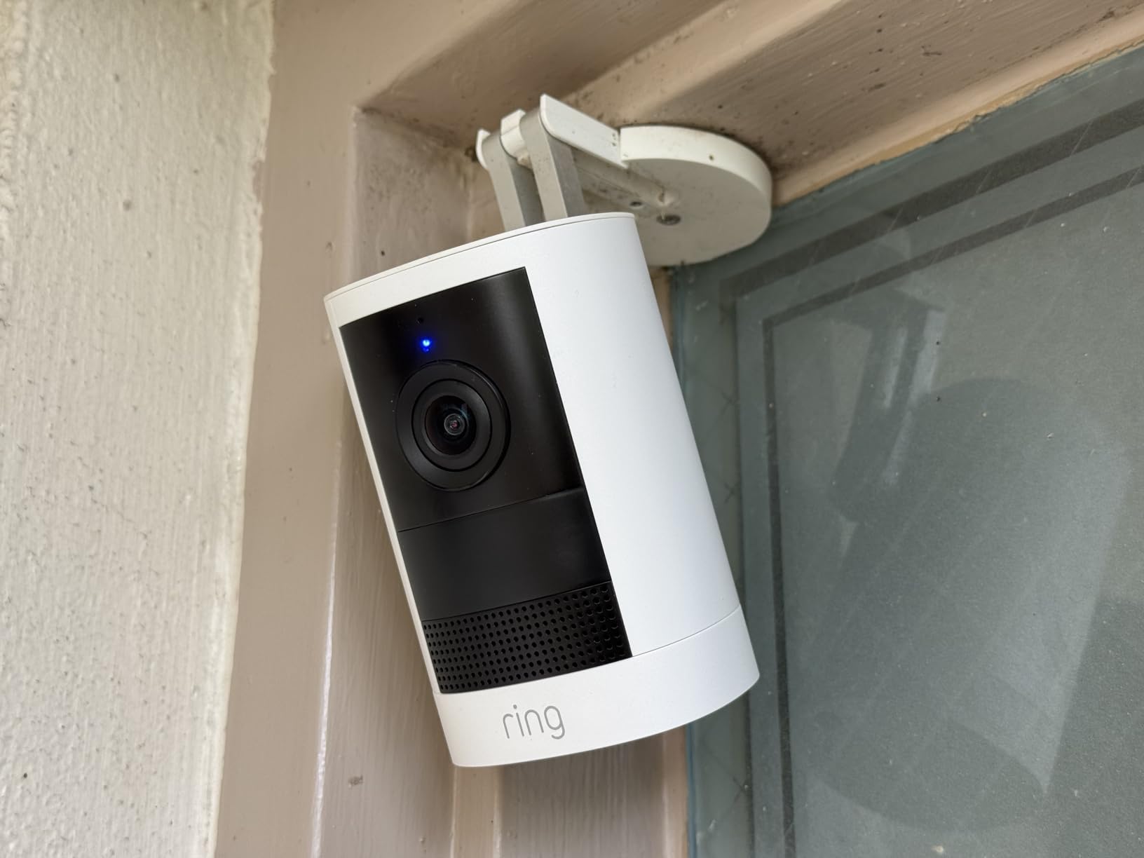 Ring Outdoor Cam 2K (newest model), Battery, Home or business security, Wide-Angle Retinal 2K Video, 6x Enhanced Zoom, Night Vision, White customer photo 2
