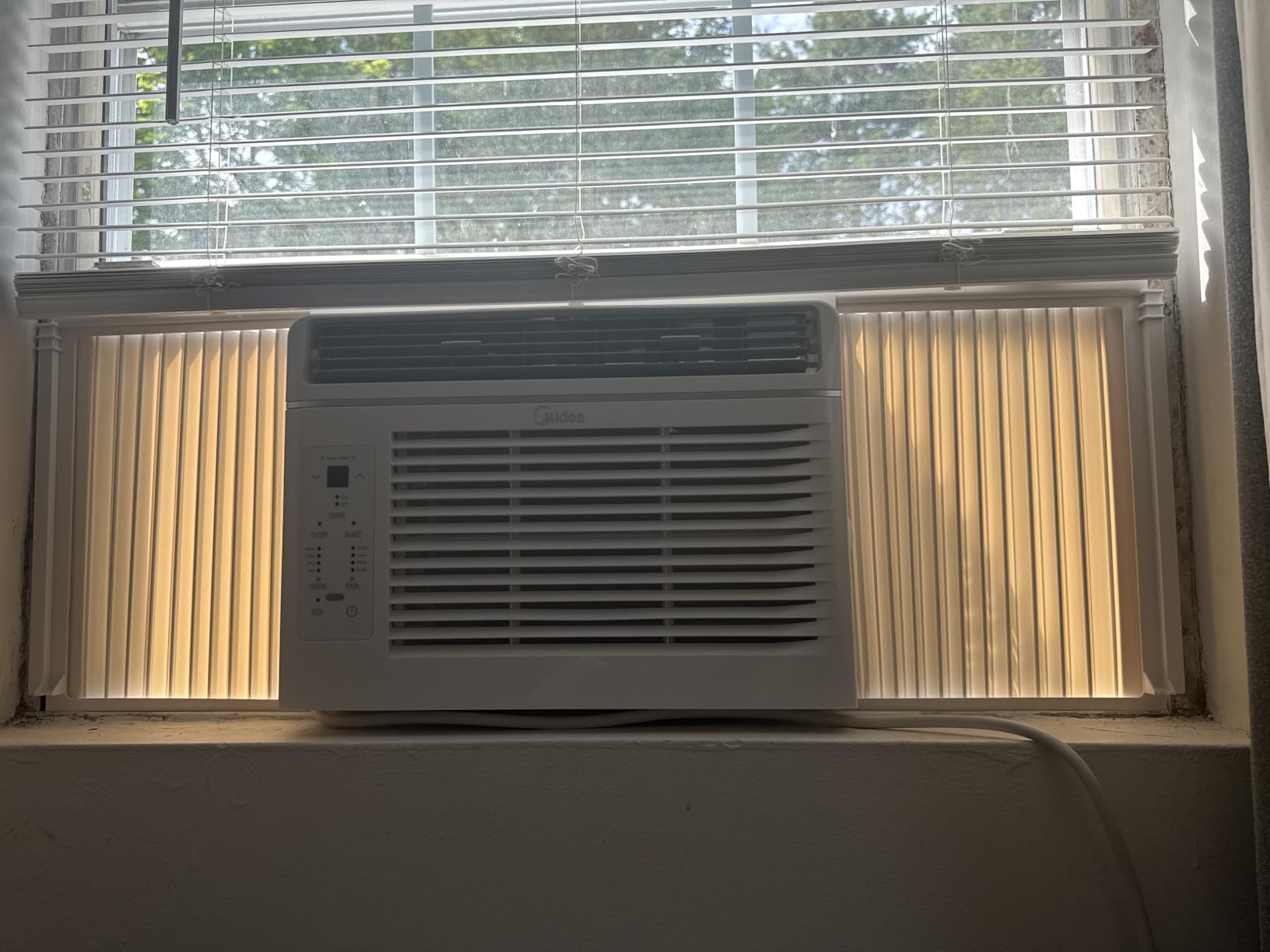 Midea 6,000 BTU Window Air Conditioner, Electronic Control, 250 Sq Ft, New customer photo 2
