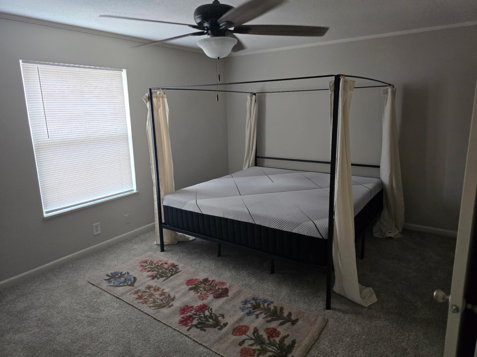 YITAHOME Canopy Bed Frame Metal Four Posters, Queen Size customer photo 1