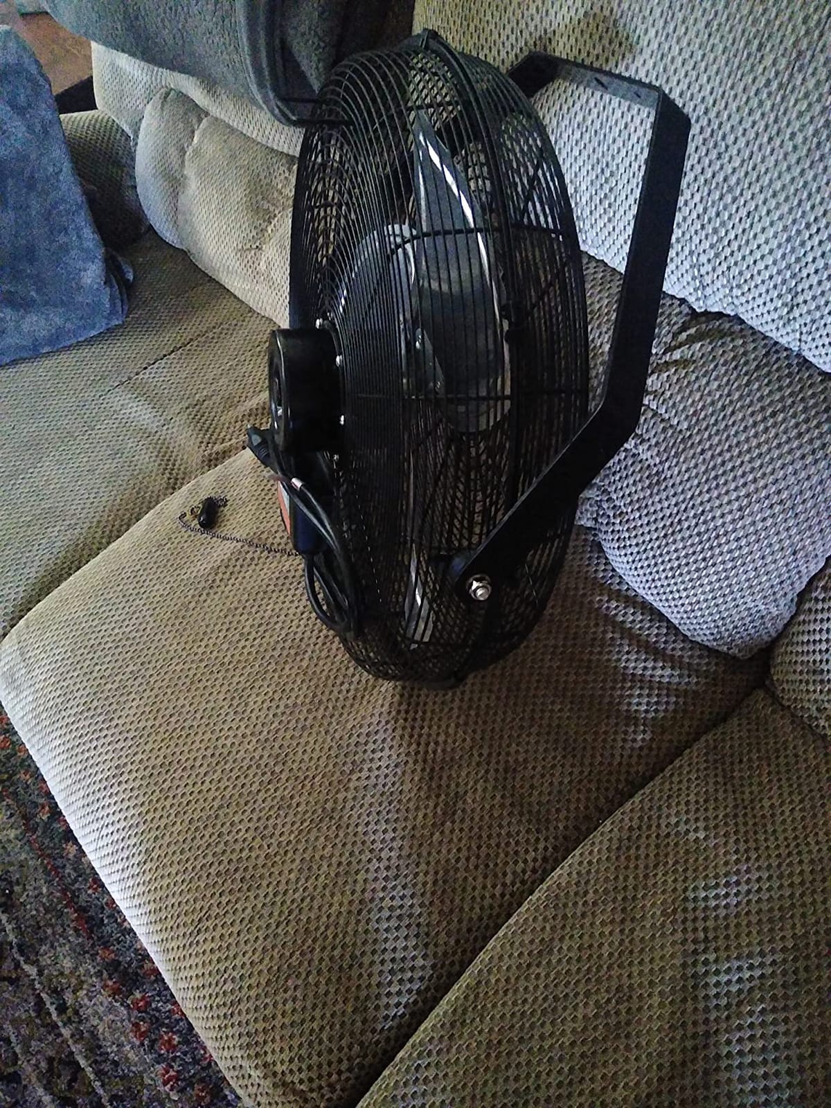 Tornado 20 Inch High Velocity Industrial Wall Fan, 4750 CFM, 3-Speed, 6-FT Power Cord, UL Safety Listed for Industrial, Commercial, and Residential Use, Black customer photo 2