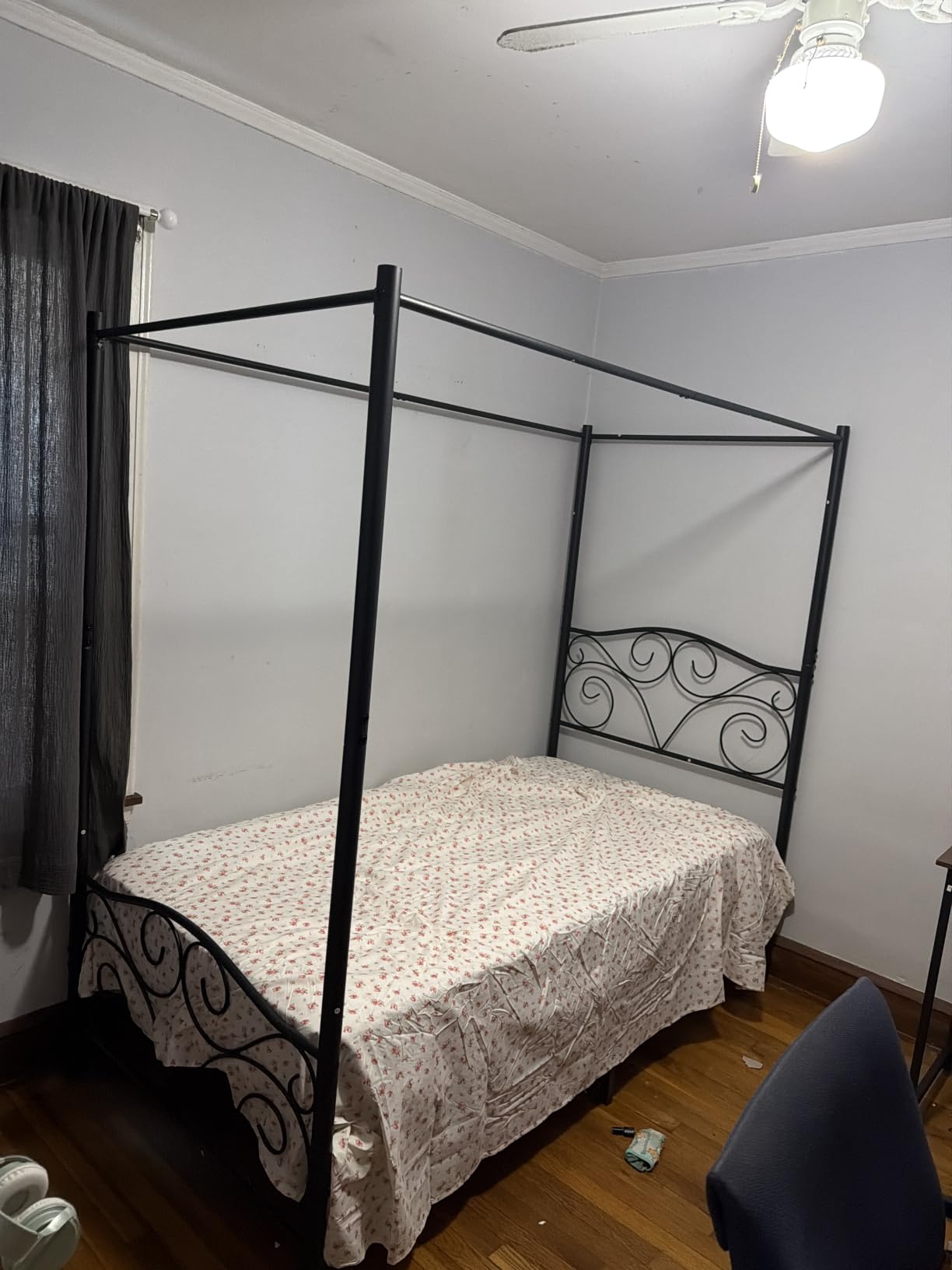VECELO Metal Canopy Bed Frame Twin Size, 4 Posters Platform Mattress Foundation with Headboard, Heavy Duty Steel Slats Support, No Box Spring Needed, White customer photo 1