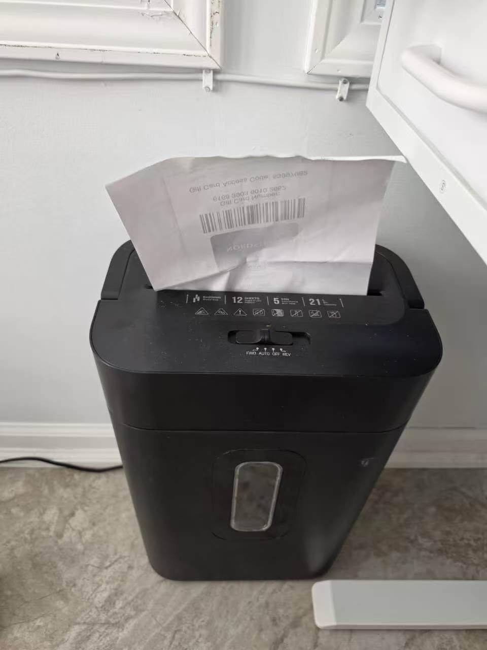 6-Sheet Shredder for Home Office, 3.43 Gallon Cross Cut Shredder, P-4 High Security Paper Shredders for Credit Card Staple Clip, Portable Handle Design customer photo 2