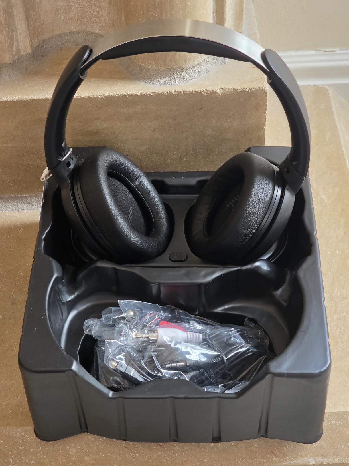 Swiitech Wireless TV Headphones with Charging Dock, 45H Playtime, Black customer photo 2