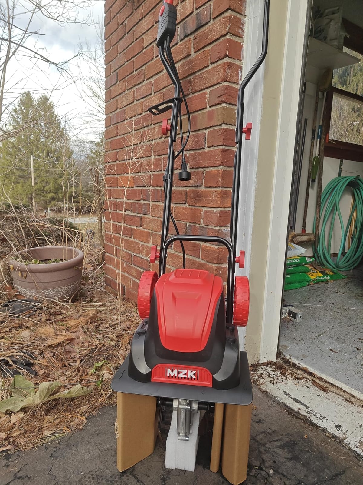 MZK 12-Inch 10.5A Electric Tiller Cultivator,Garden Rototiller 8-Inch Depth customer photo 1