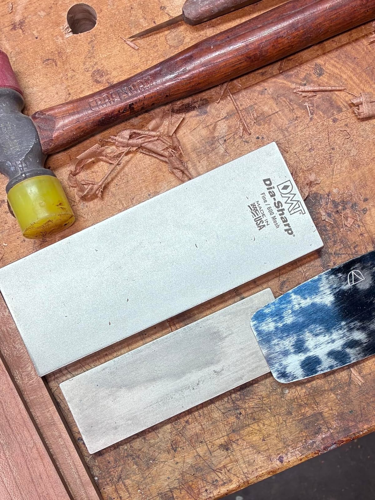 DMT D8F Dia-Sharp Bench Stone - Diamond Knife Sharpener for the Workshop, Jobsite or Kitchen - Fine - Flat Diamond Sharpening - Non-Slip Knife Sharpener- Made in the USA - 8 x 3 x 0.38 Inches customer photo 1