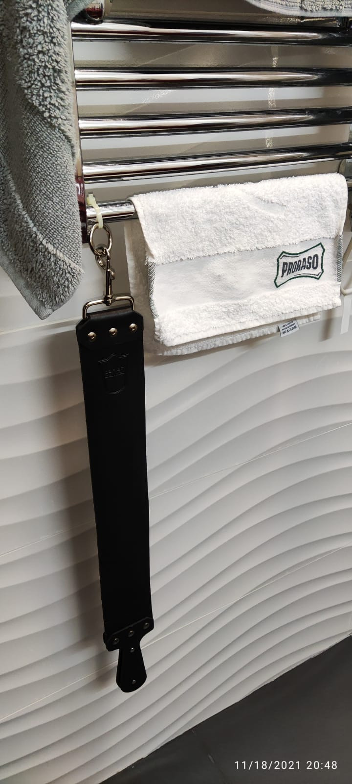 Parker Latigo Leather Straight Razor Strop, Red, 3 x 27 Inches customer photo 2
