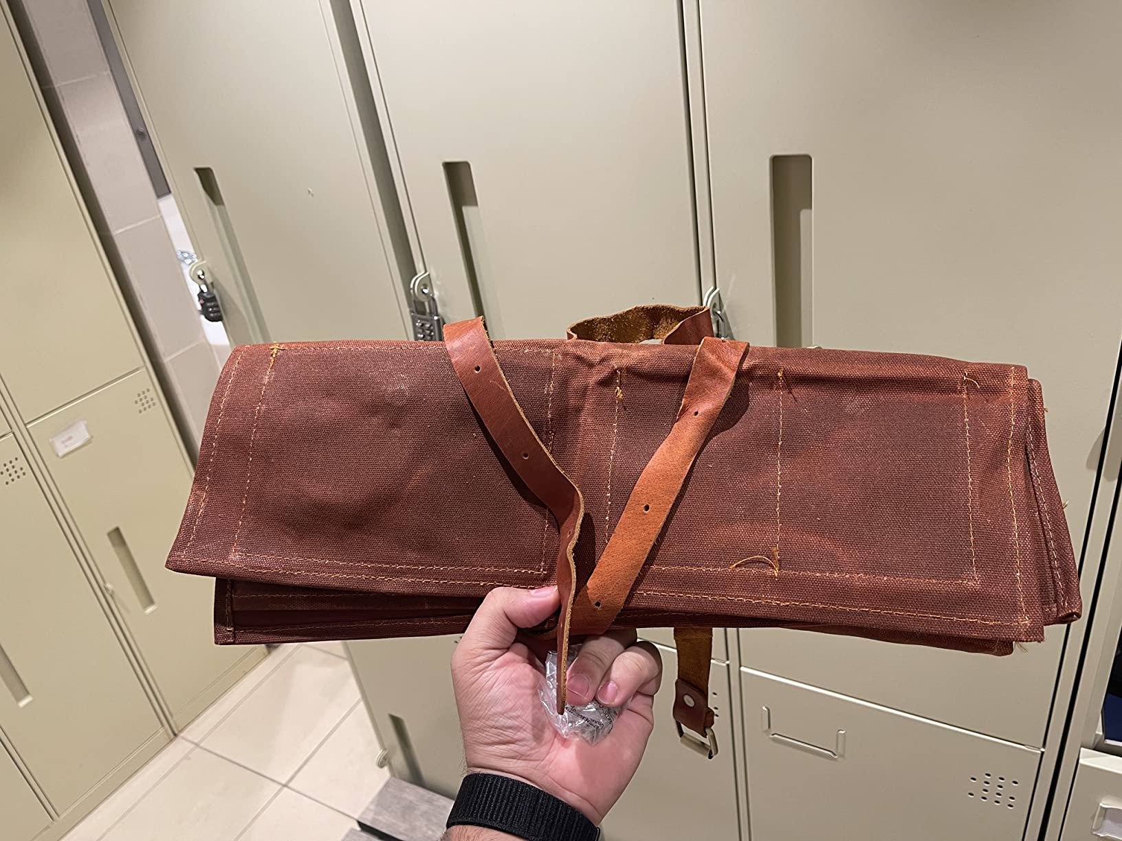 Large Chef’s Knife Roll Bag,Heavy Duty Waxed Canvas Knife Carrier,11 Pockets Kitchen Cooking Tools Storage Case, Easily Carried By Shoulder Strap ForProfessional Chefs,Culinary School Students customer photo 2