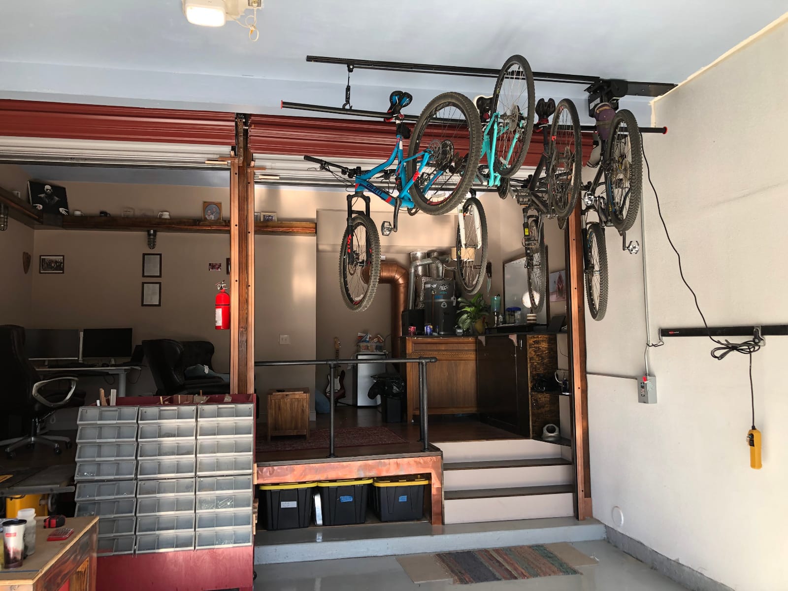 68221 Motorized 8 Bike Lift, Black customer photo 1