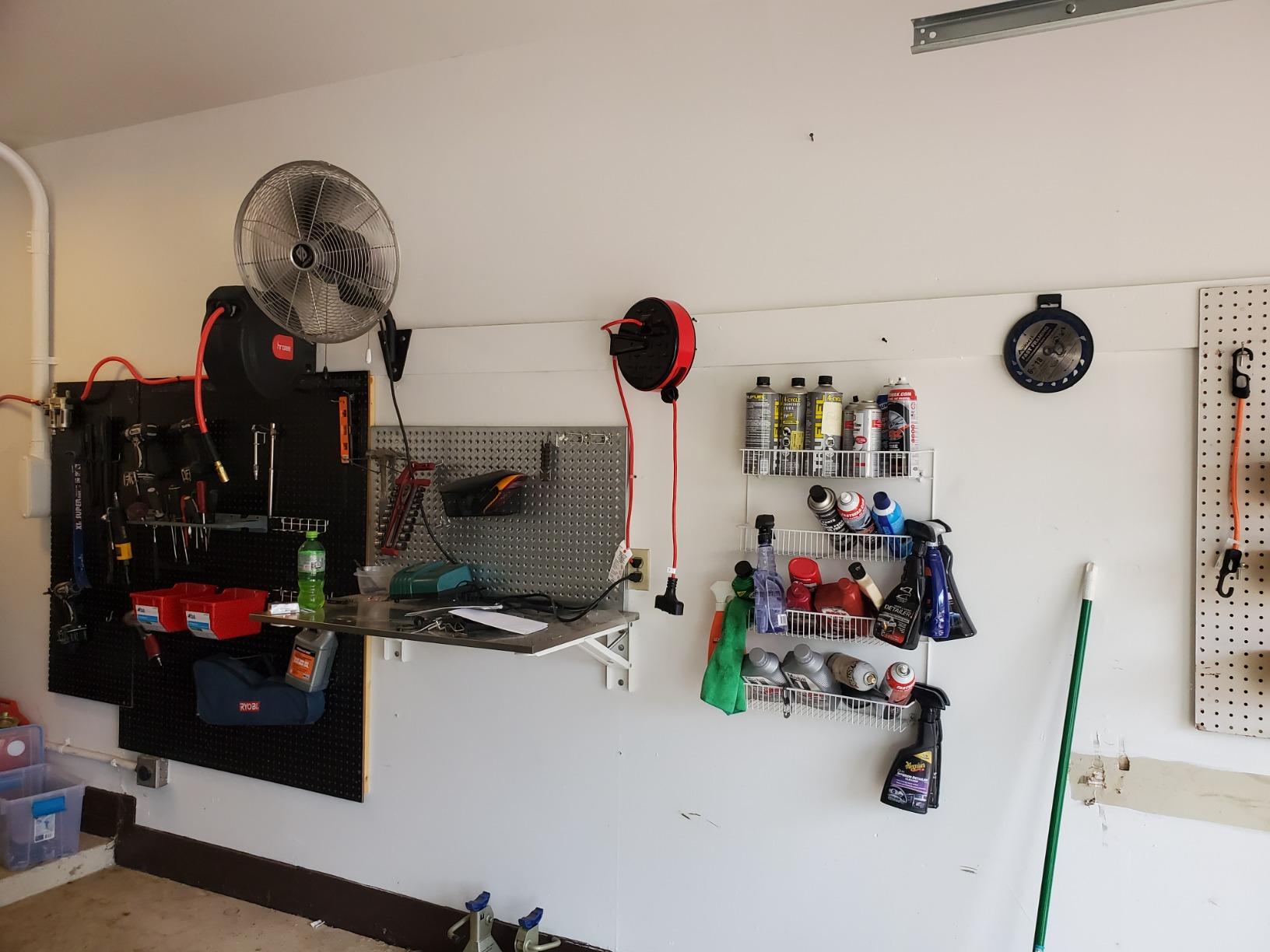 Hromee Air Compressor Hose Reel with Automatic Retractable Enclosed 3/8 Inch × 50 Feet Hybrid Pneumatic Hose, Fittings and Swivel Mount Bracket MAX. 300PSI customer photo 2