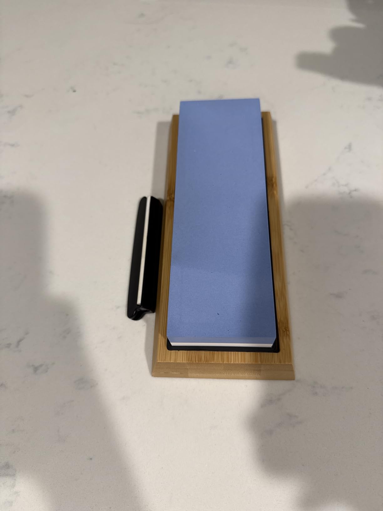 Amazon Basics Whetstone Knife Sharpening Stone, Double-Sided 1000/6000 Grit with Angle Guide, Non-Slip Bamboo Base, Black & Grey customer photo 2