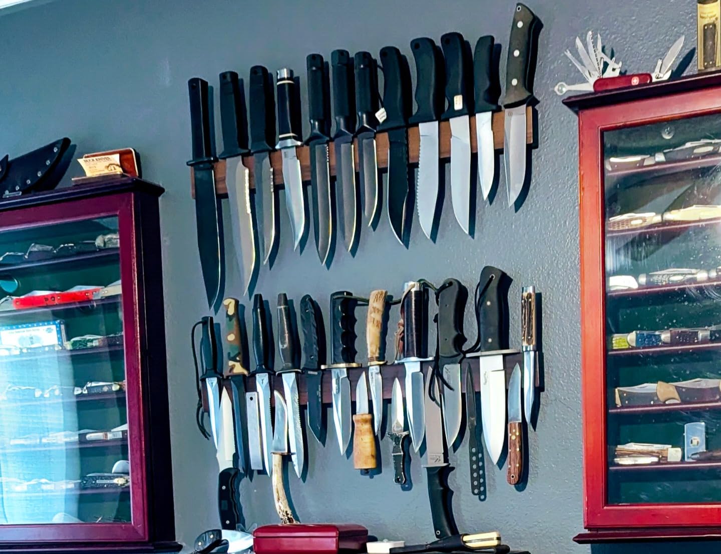 Premium 24 Inch (Large Size) Dark Walnut Wood Magnetic Knife Holder – Professional Wooden Magnetic Knife Strip - Space-Saving Knife Rack/Knife Bar With Powerful Magnetic Pull Force (Upgraded Version) customer photo 1