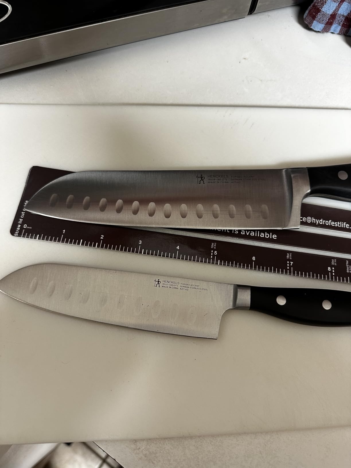 HENCKELS Forged Accent Razor-Sharp 2-pc Knife Set, Santoku Knife 5 Inch, Santoku Knife 7 Inch, German Engineered Informed by 100+ Years of Mastery,Black customer photo 2