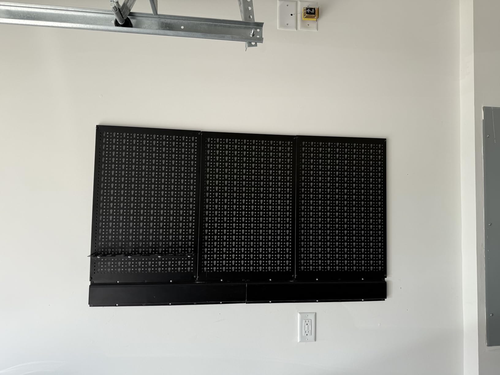 TORACK Metal Pegboard Wall Organizer System 24x48 in, 109 PCS Pegboard Kit customer photo 1