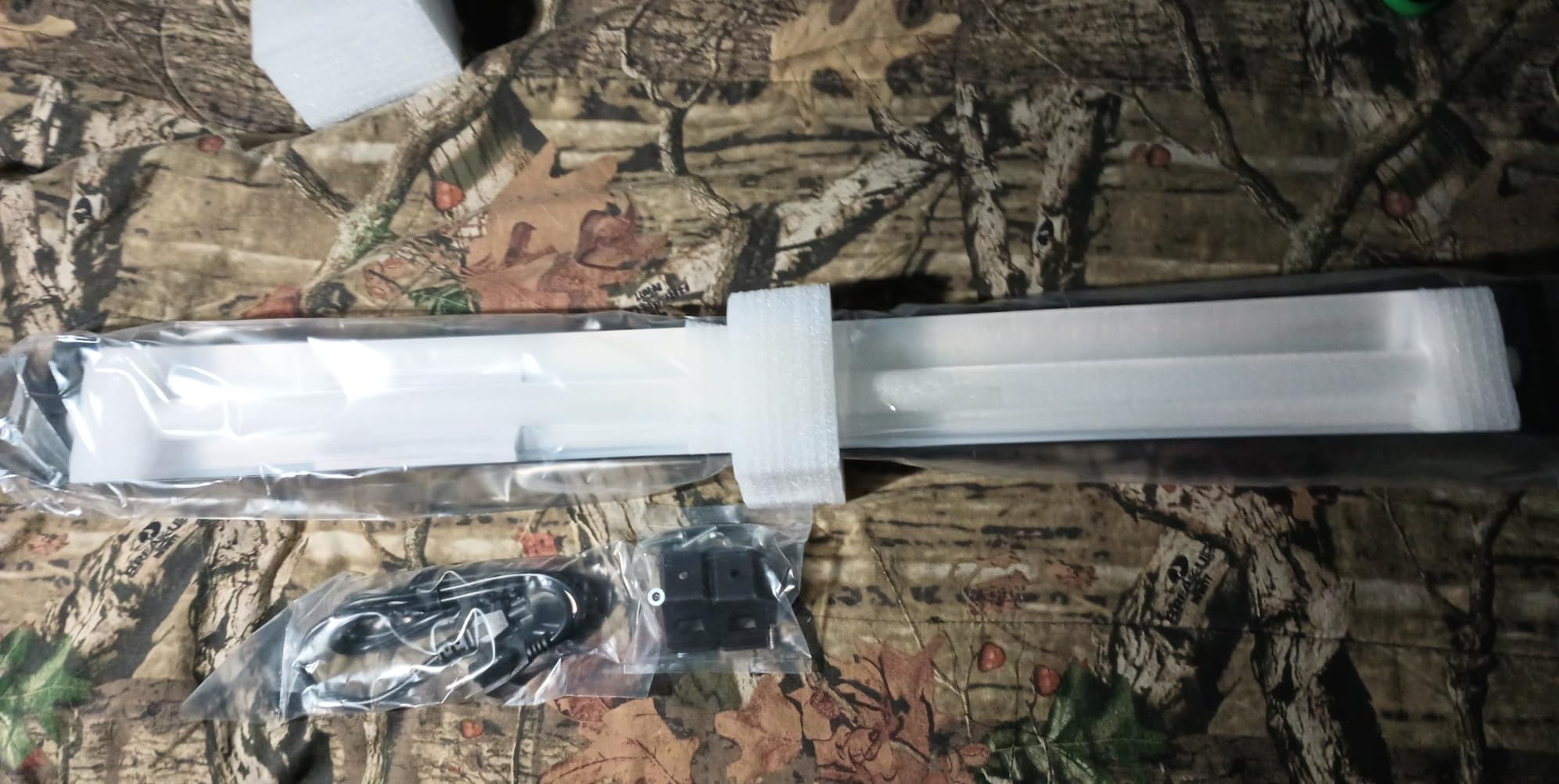 LUCKY HERP T5 Reptile Light Fixture Combo Kit 8W (New Upgrade), 10.0 UVB Light for Reptiles and Amphibians, UVA UVB Basking Light Desert Lamp for Lizard, Bearded Dragon, Tortoise 12inch customer photo 2