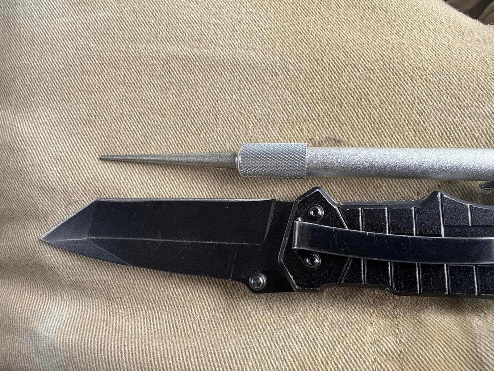 Wamery Serrated Knife Sharpener, Retractable Diamond Rod Pocket (Black) customer photo 1