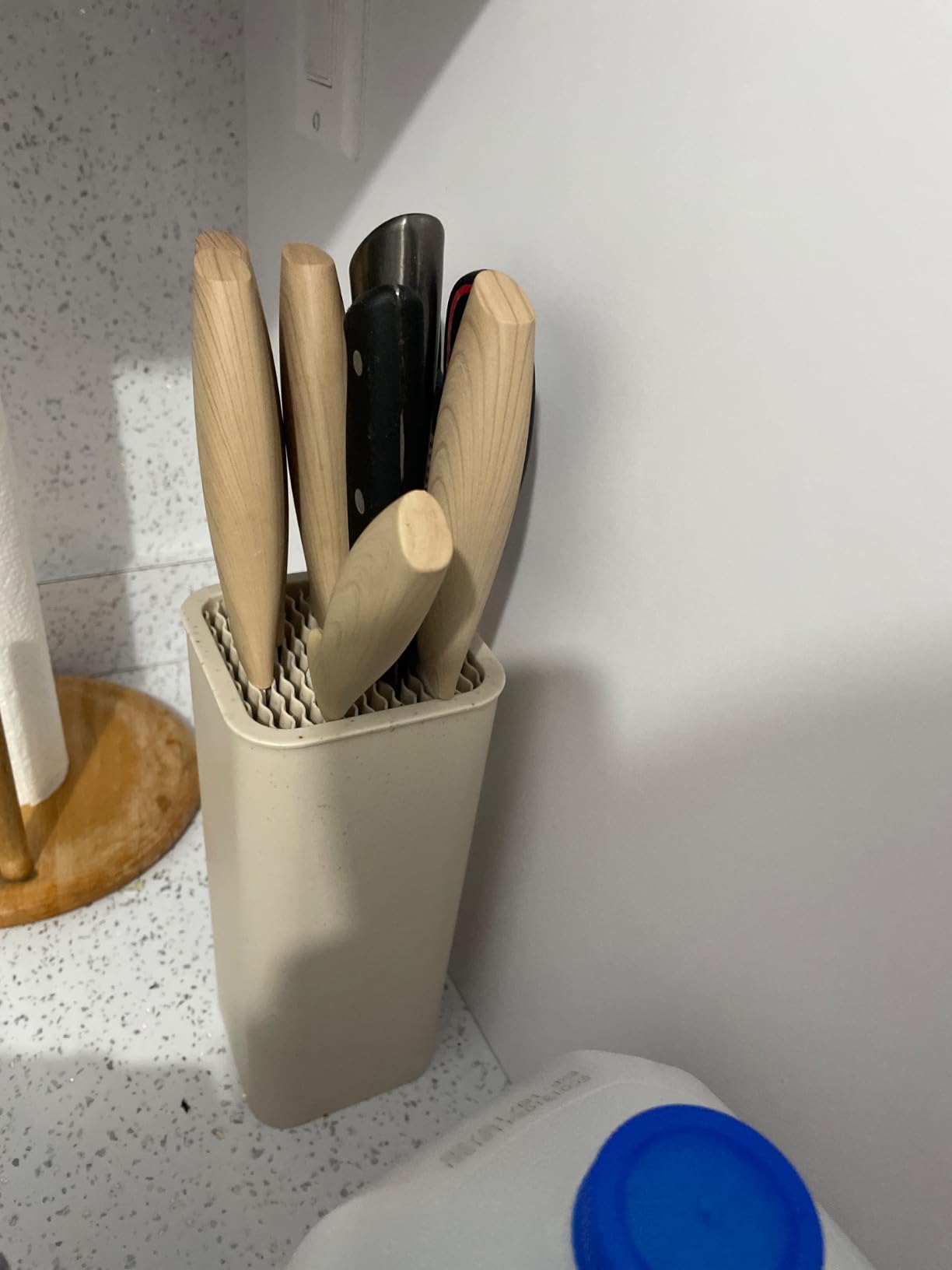 NEWE Knife Block Holder without Knives, Universal Kitchen Storage Stand with Wavy Slots to Protect Blades, Small Space-Saving Knife Organizer for Countertop, Detachable for Easy Cleaning customer photo 1