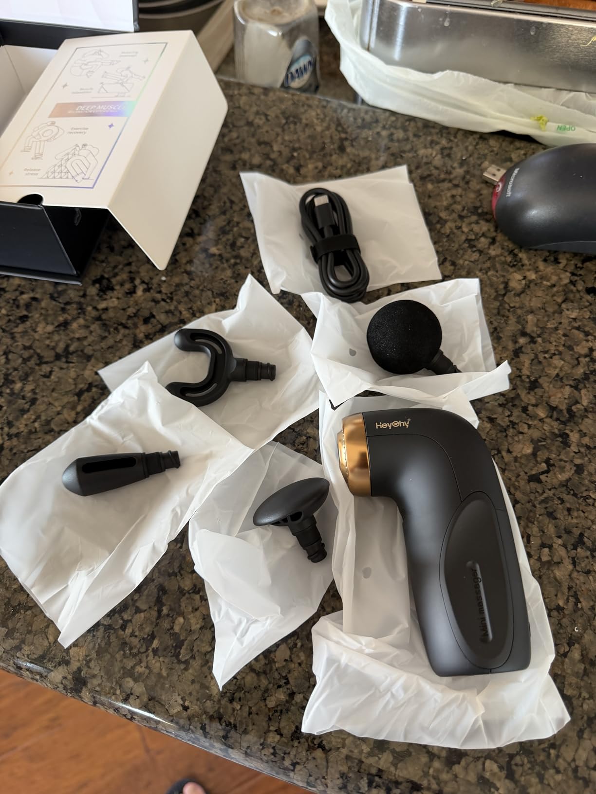 HEYCHY A1 Mini Massage Gun, Portable Deep Tissue Massager, Black customer photo 2